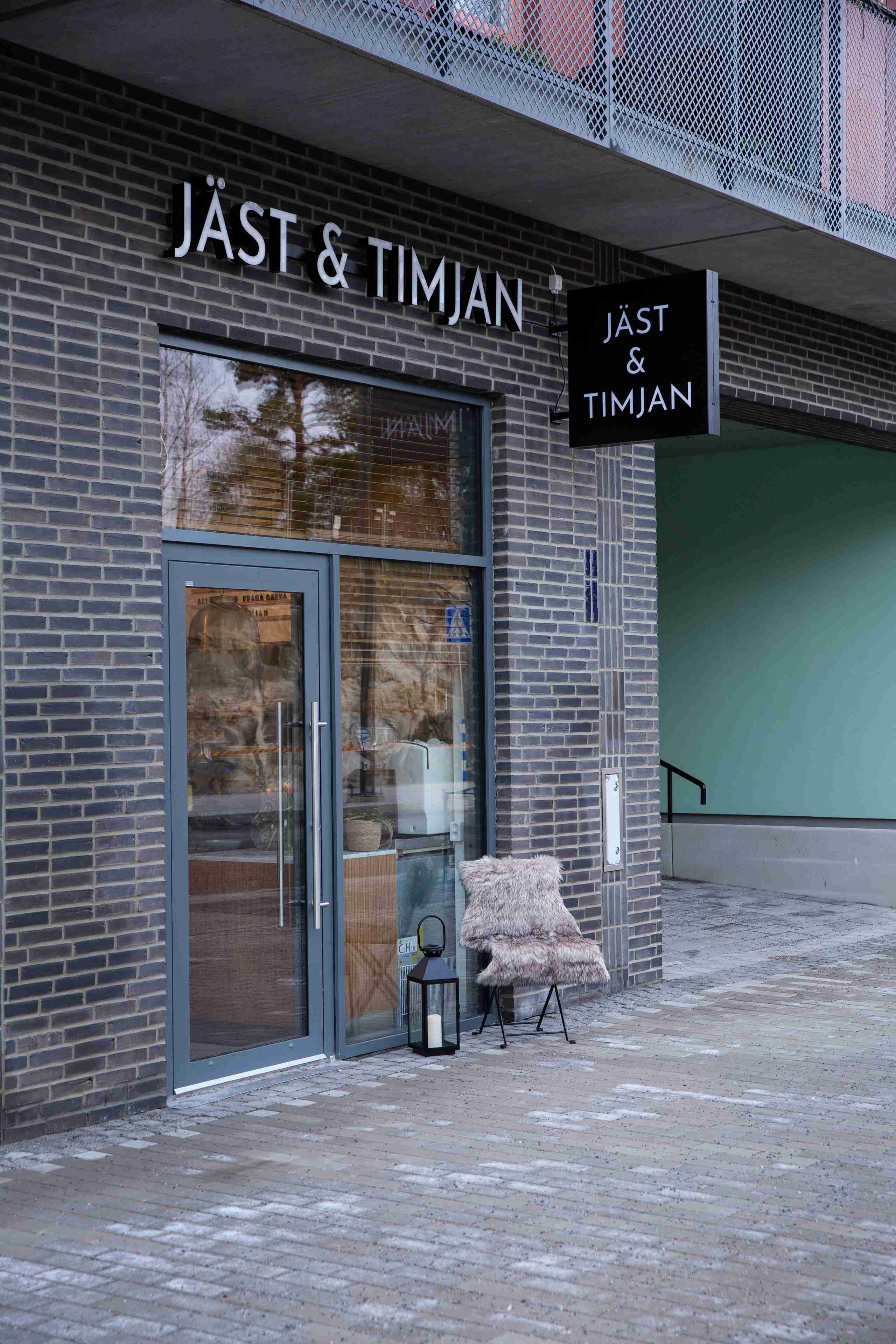 A cold spring day outside of Jäst & Timjan Café